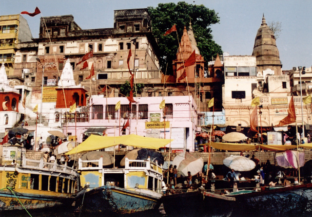 varanasi very busy ghat