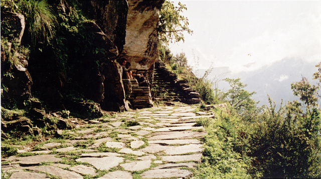 nepal abc resting on the trail