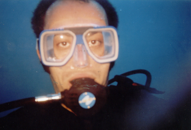 diving justin underwater