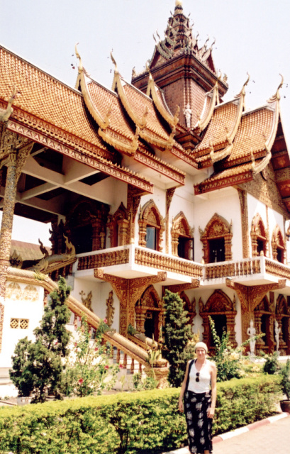 chiang mai kate at temple