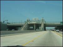 la metro stop in middle of freeway