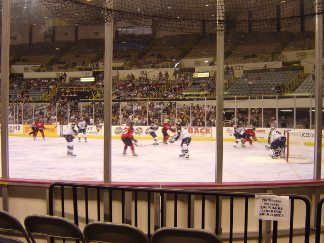 ice dogs game 03