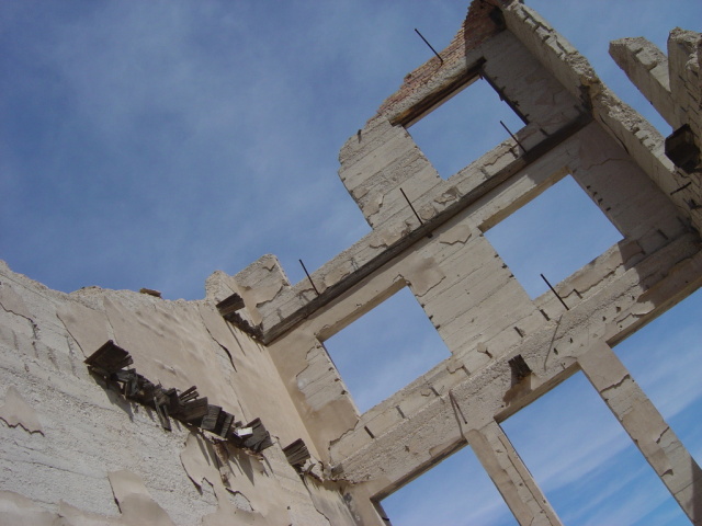 rhyolite ruins broken teeth