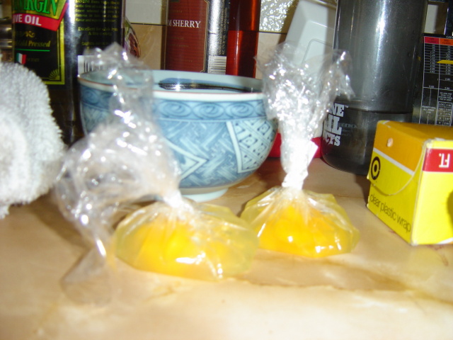 poaching eggs in clingfilm 1