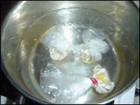 poaching eggs in clingfilm 3