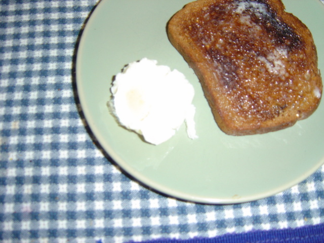 poaching eggs in clingfilm 4