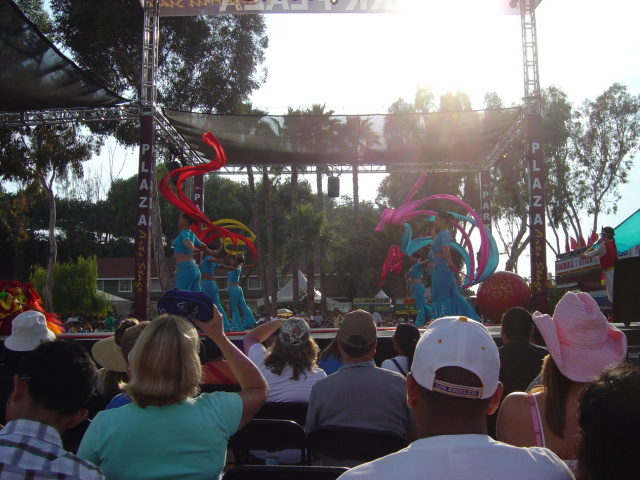 chinese acrobats 1