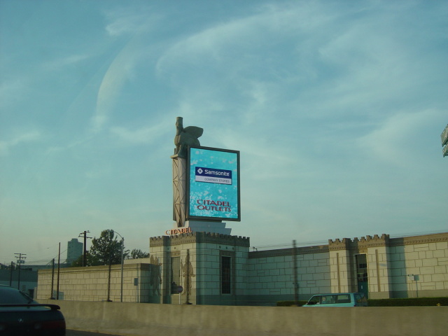 assyrian bizarreness on I 5 pic2