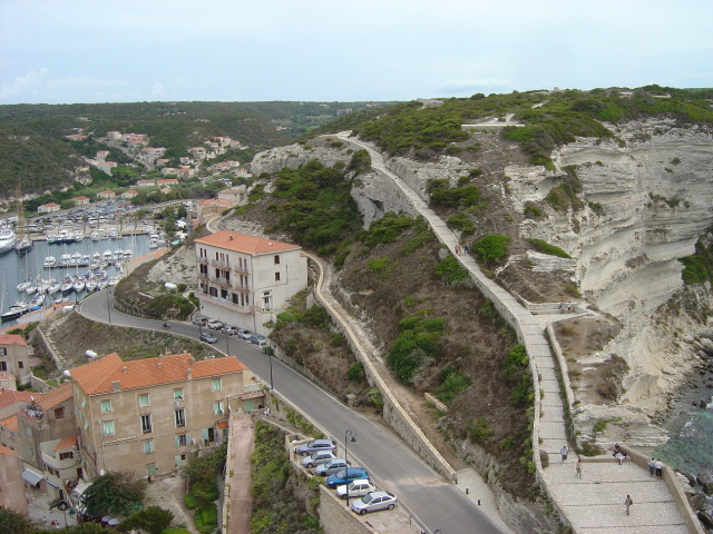 bonifacio hillside roads